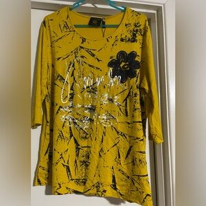 VECCELI Italy- Top Size Medium New with tag